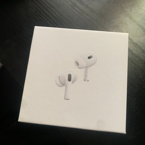 Apple AirPods 2nd Generation - Picture 1 of 3